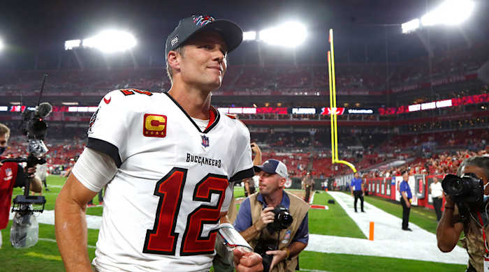 tom-brady-returns-buccaneers-light-on